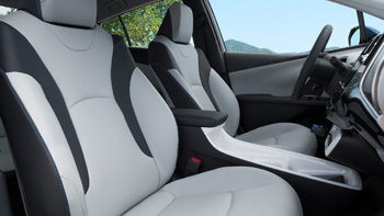 2016 Toyota Prius - interior2